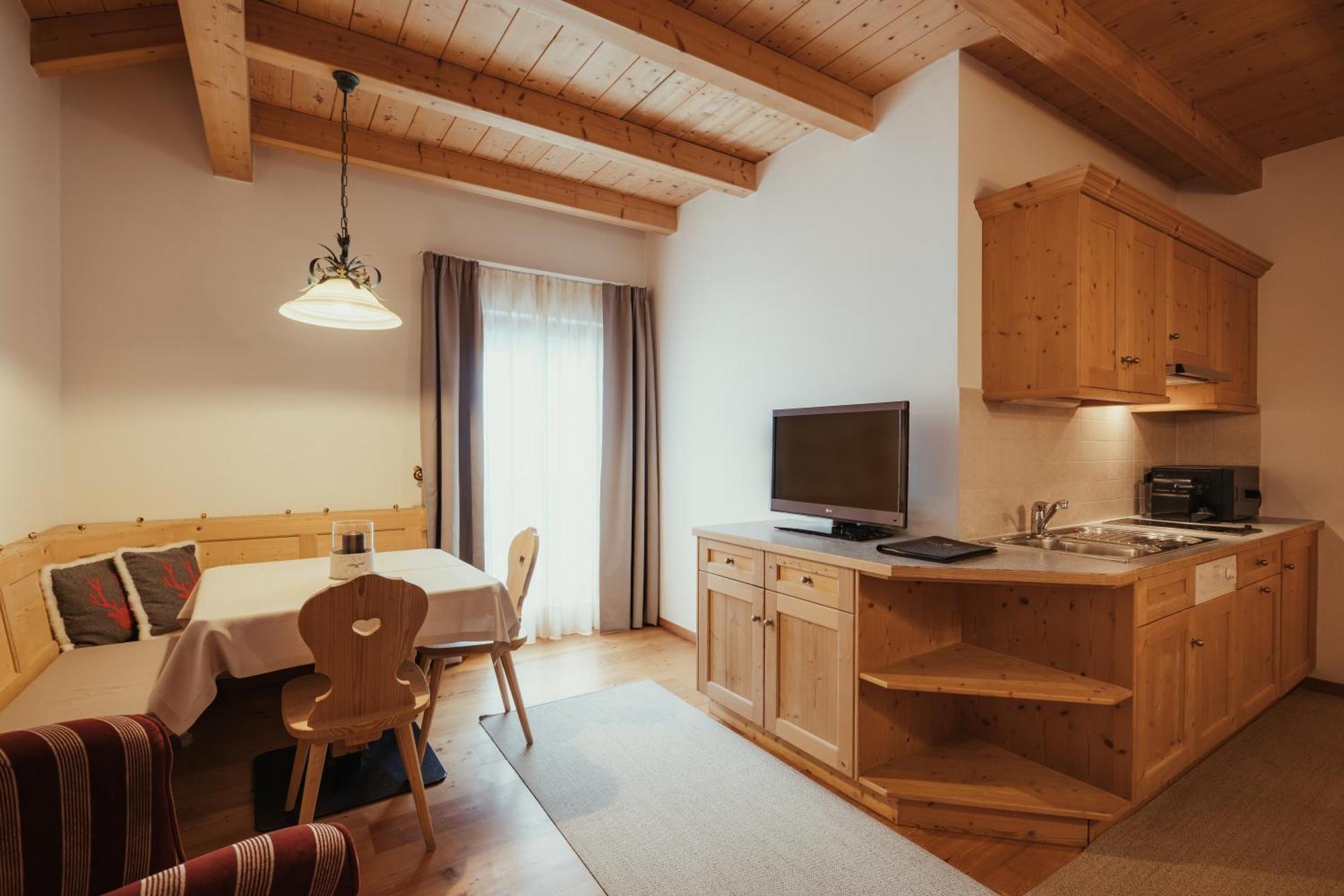 סאן קאסיאנו Villa Flora Mountain Lodges מראה חיצוני תמונה